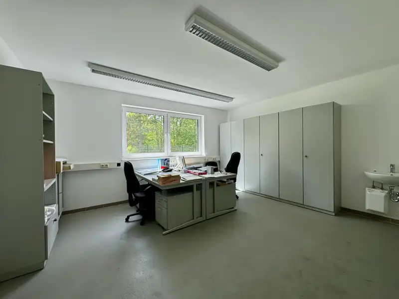 Versatile Commercial Property with Hall and Office Space in Luckenwalde's Industrial Estate