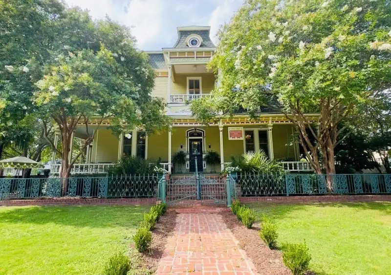 Versatile Historic District Property for Restaurant, Venue, or Retail with Ample Parking