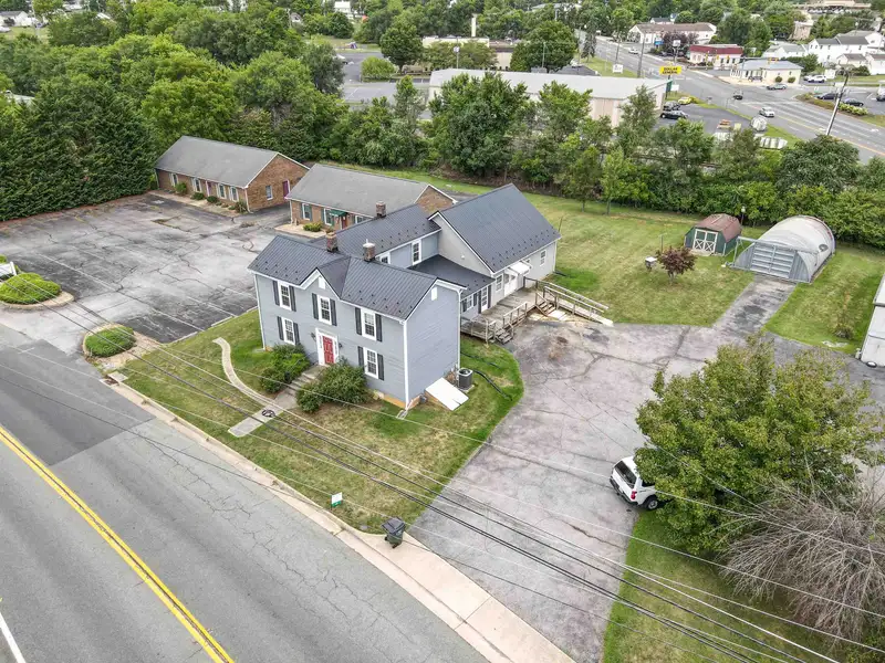 Versatile 6,724 Sqft Residential-commercial Property in Prime Location with Multiple Income Potential