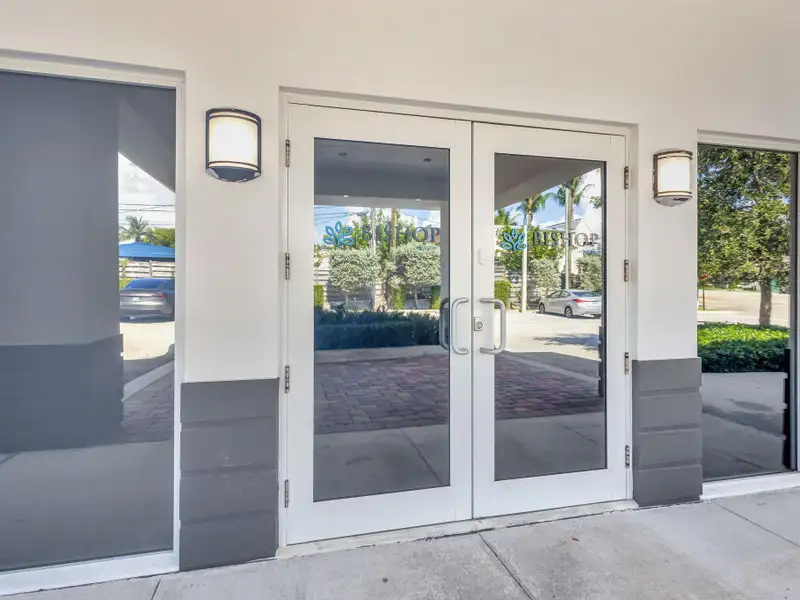 Renovated 5,194 Sf Commercial Building on Federal Highway, Delray Beach
