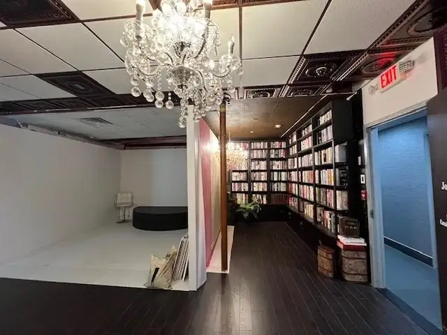 Spacious 1,800 Sq Ft Commercial Studio in Floral Park Village with Utilities Included