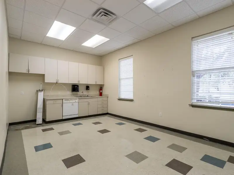 Freestanding Medical Office Near North Florida Regional Medical Center with Multiple Exam Rooms