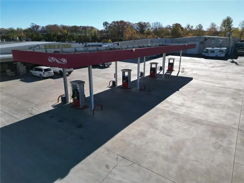 Established Truck Stop and Convenience Store with Restaurant in High-traffic Location
