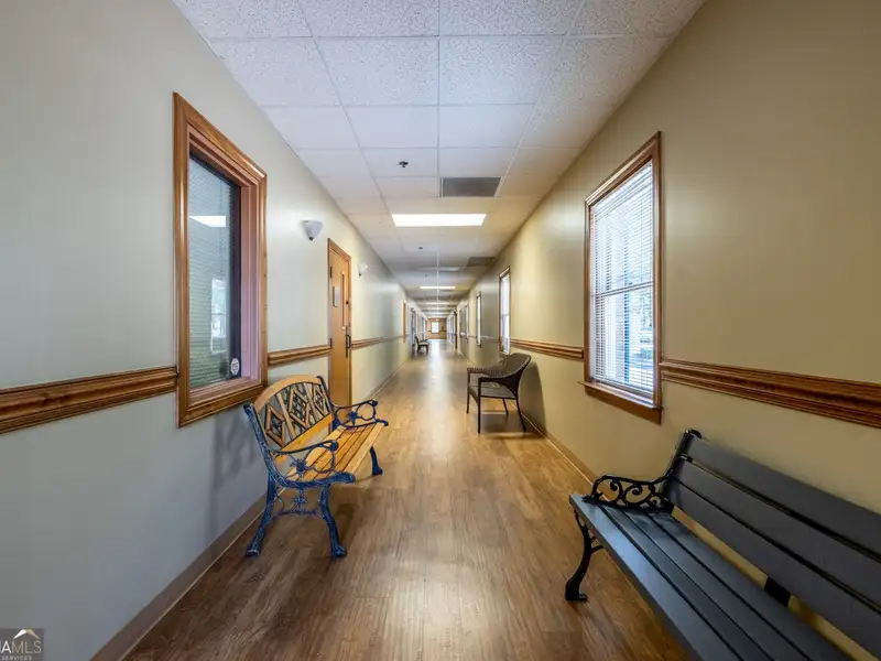 Flexible 3700 Sq Ft Commercial Space for Office or Medical Use in Adairsville