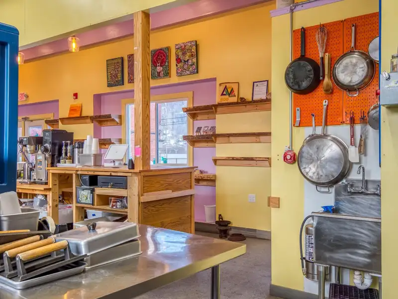 Fully Equipped Café and Bakery with Living Quarters on Main Street, Berlin