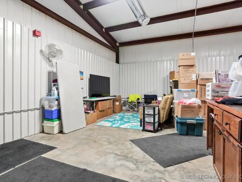Modern Industrial Property on 9 Acres with Versatile Space and Expansion Potential