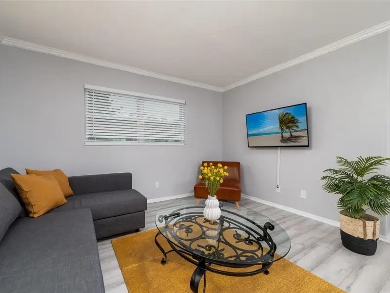 Turnkey 6-unit Airbnb Property in Prime Wilton Manors - Fully Renovated and Furnished
