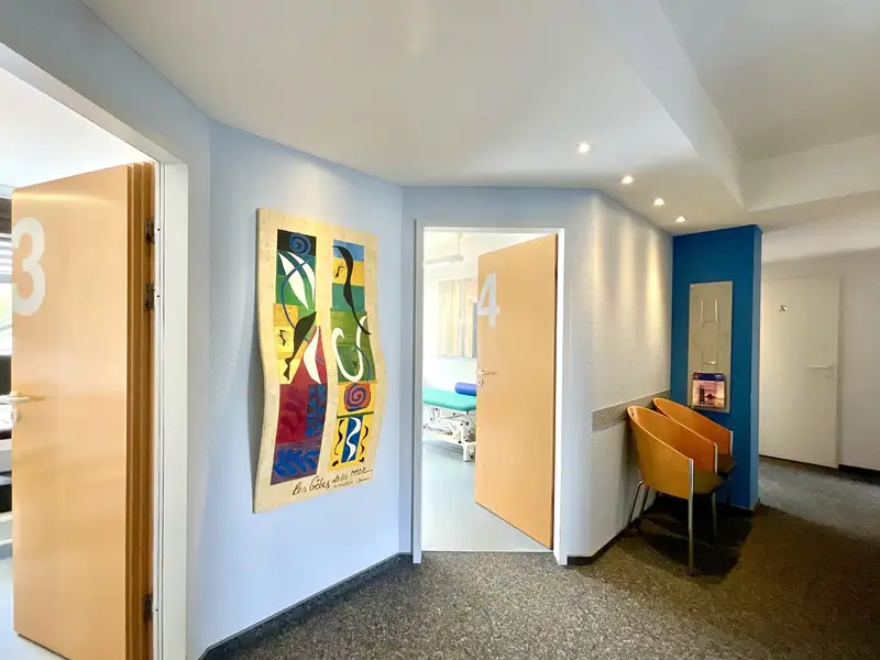 Commercial Space with Flexible Layout in Prime Location Near Pharmacy and Medical Offices