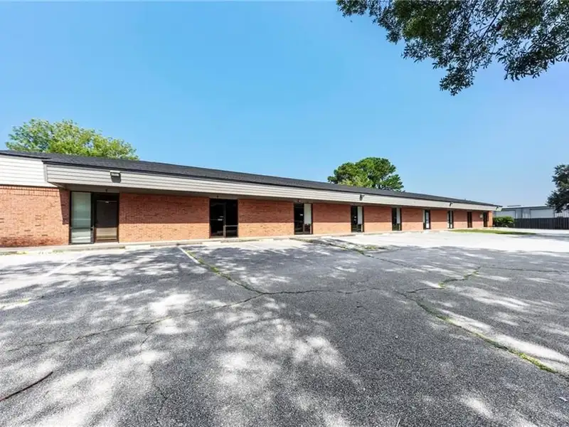 Versatile Commercial Building in Prime Location