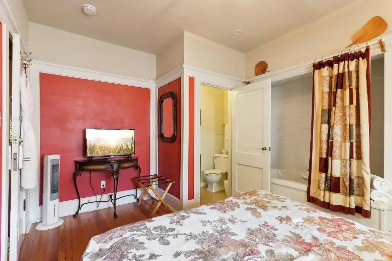 Turnkey B&b and Event Center in Wisconsin Dells with 17 Guest Suites
