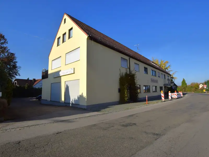 Restaurant and Guest Accommodation with Owner's Apartment in Modernized Facility