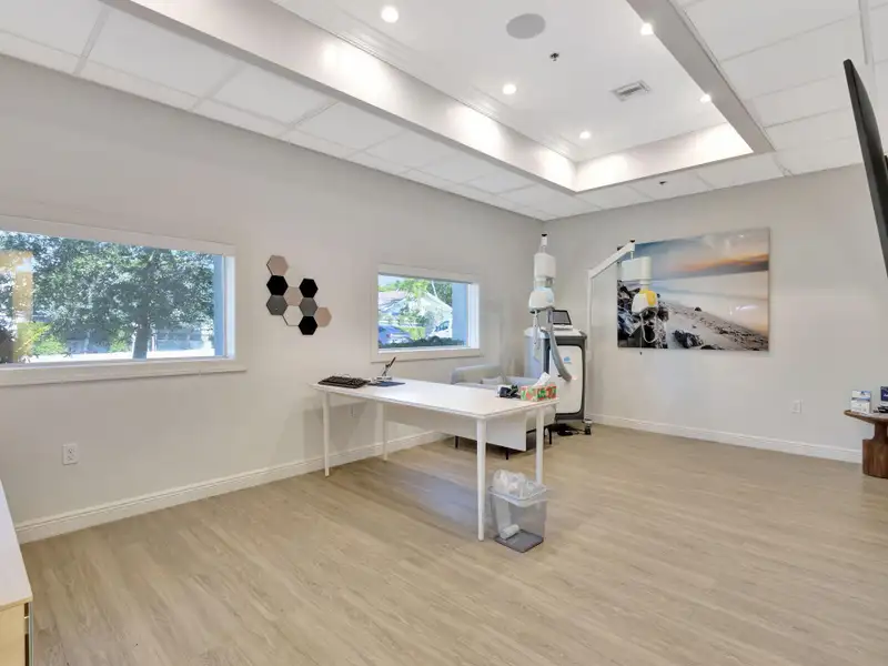 Renovated 5,194 Sf Commercial Building on Federal Highway, Delray Beach