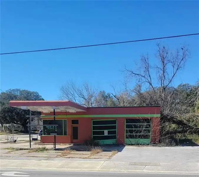 Former Gas Station on High-visibility Corner in Newberry, Fl