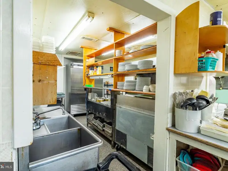 Established Restaurant with Commercial Kitchen and 120+ Seating in Hardy County