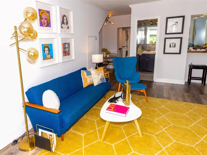 Multi-unit Garden Retreat in Oakland Park with Pool and Upgraded Apartments