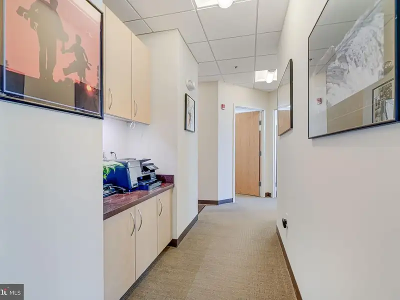 Flexible Office Suite in Prime Falls Church Location - 1,200 Sq Ft, Great Accessibility