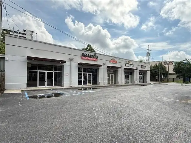 Renovated 1,850 Sqft Retail Space for Lease on Oretha Castle Haley with Parking