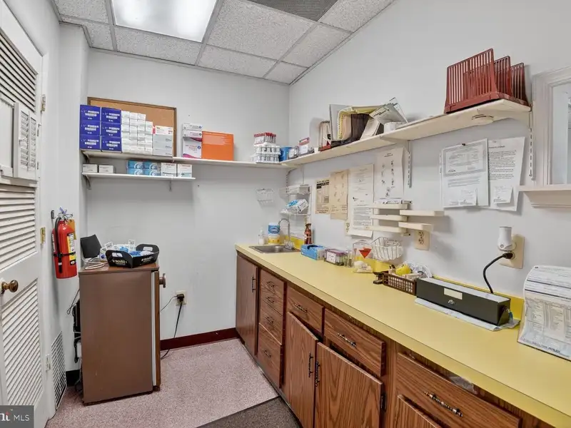 Affordable Office Suites Near Joint Base Andrews - Dual Suites with Separate Entrances