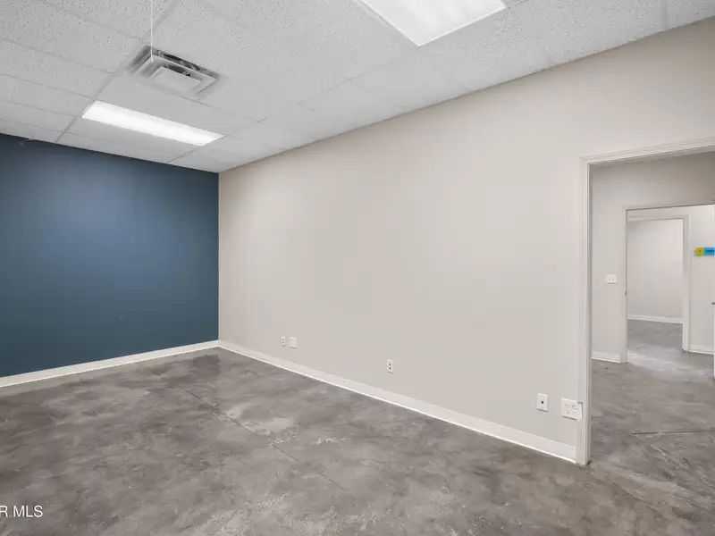 2,750 Sq Ft Office Space for Rent in Established Shopping Center Near Montwood and Yarbrough