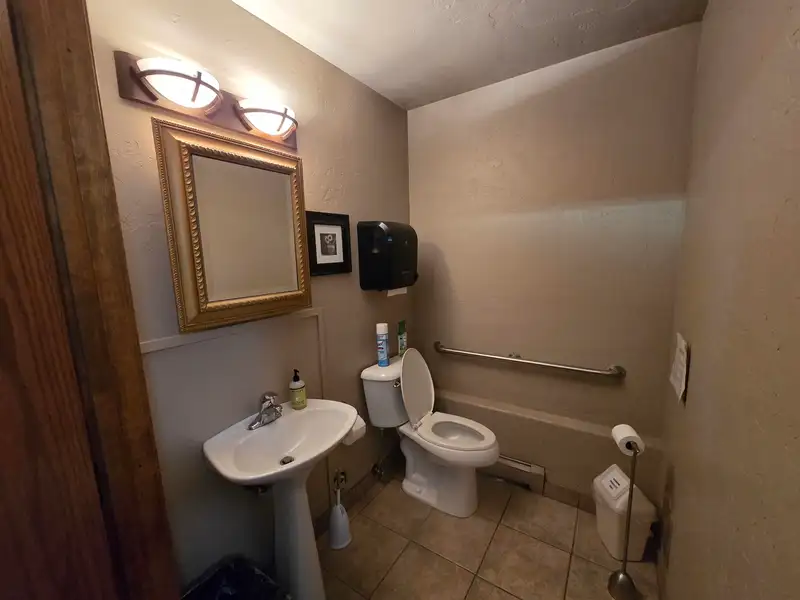 Private Salon Suite on 7th Street with Equipment, Large Windows, and Private Entrance