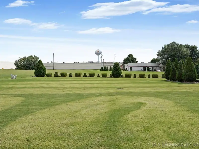 Commercial Office Building for Sale or Lease in Broken Arrow Business Corridor