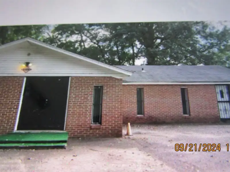 Starter Church with Amenities and Street Frontage on N. Quail Hollow