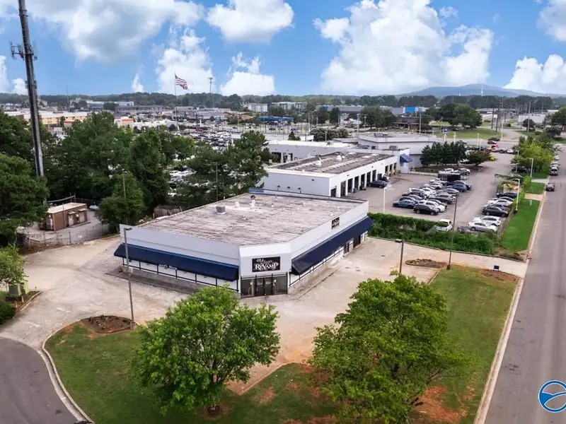 Commercial Property in Mid City Huntsville - Versatile Space with Kitchen and Offices