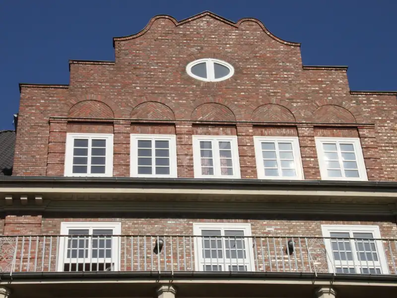 Investment Opportunity: Well-maintained Seminar Facility on 8,429 M² in Bad Pyrmont