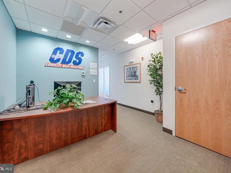 Flexible Office Suite in Prime Falls Church Location - 1,200 Sq Ft, Great Accessibility