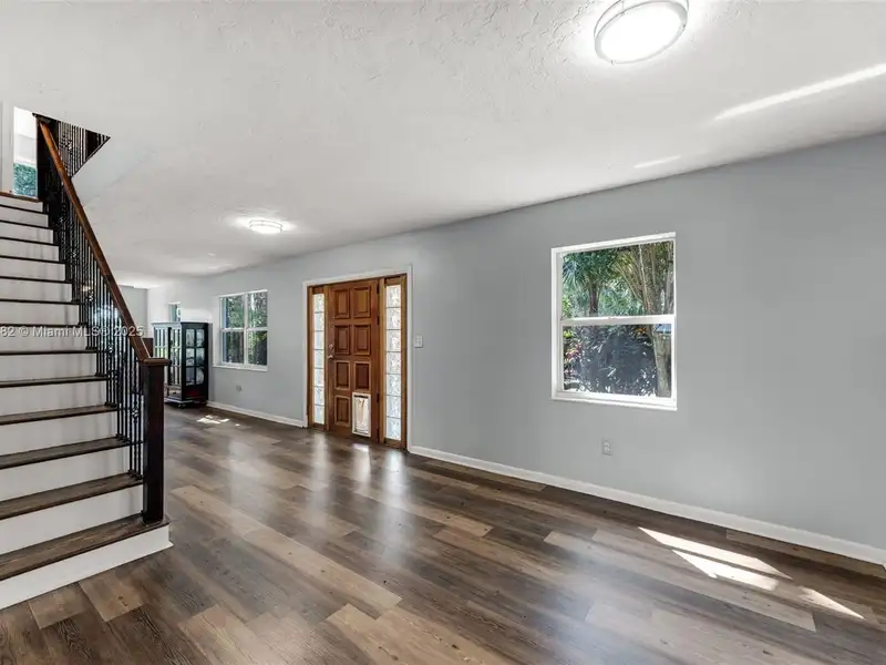 Remodeled 5-bedroom Home on 1 Acre in Redlands Near National Parks