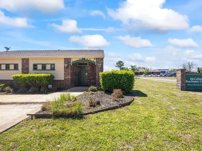 Versatile 2,752 Sq Ft Office Building in Central Rogers with Five Private Offices