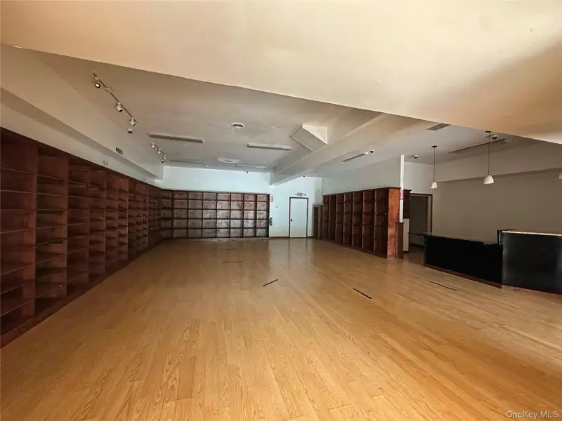 Prime Commercial Retail Space on 9w Corridor - 2,000 Sq Ft with High Visibility