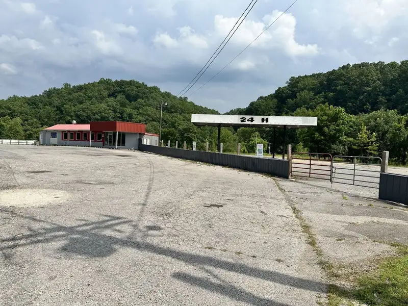 Commercial Restaurant with Rv Hookups and Additional Lot Near I-40 Exit 152