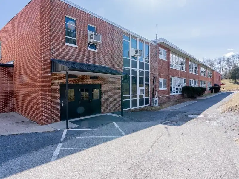 Expansive 44,962 Sf Property on 5 Acres in Historic Franklin - Versatile Development Opportunity