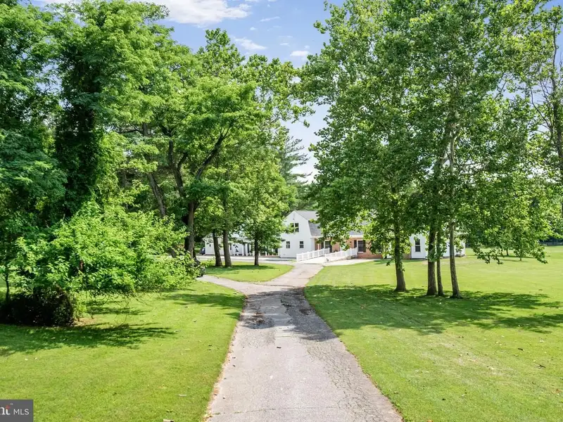 Versatile 6,274 Sf Church/community Space in Derwood - Re-1 Zoning