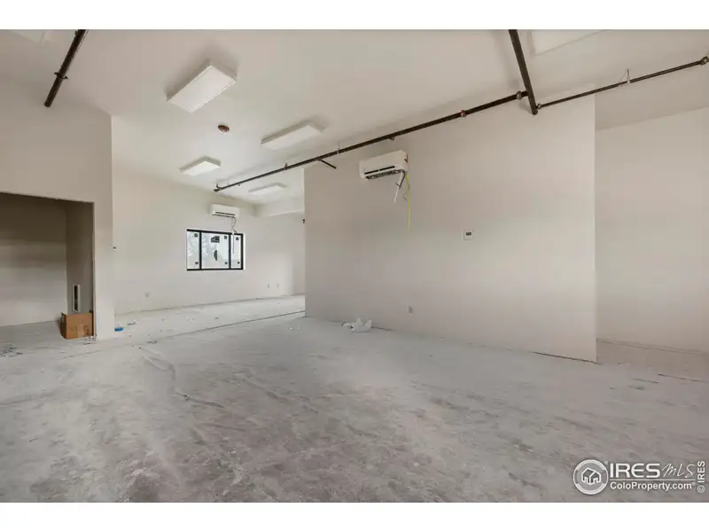 Build-to-suit Light Industrial Office & Warehouse for Lease in Prime Location with Mountain Views