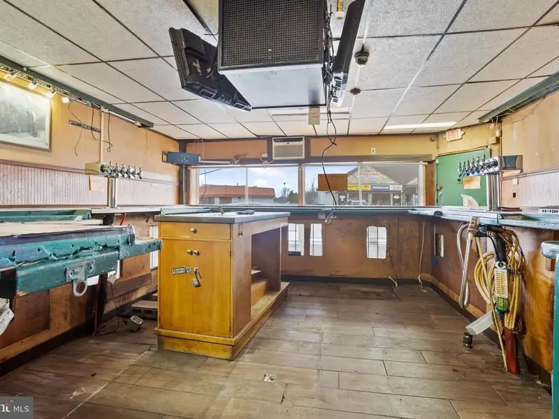 Standalone Commercial Building with Apartment on Macdade Boulevard