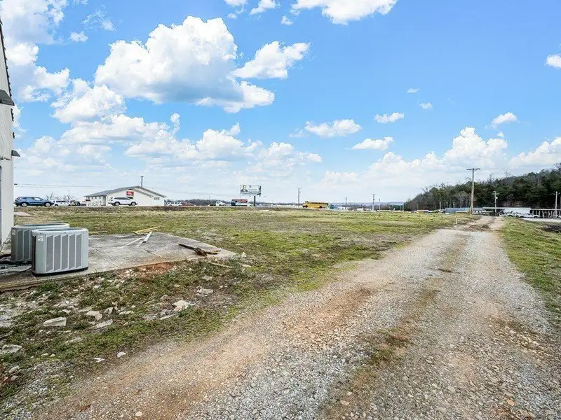 Commercial Building in High Traffic Area Near I-40 Exit 287, 3657 Sq Ft