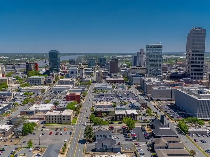 Remodeled Commercial Building Near I-630, Downtown Little Rock – Ideal for Office or Apartment