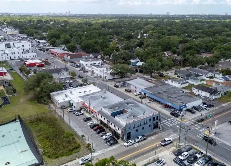 1926 Vintage Retail Showroom in Seminole/tampa Heights with High Visibility and Parking