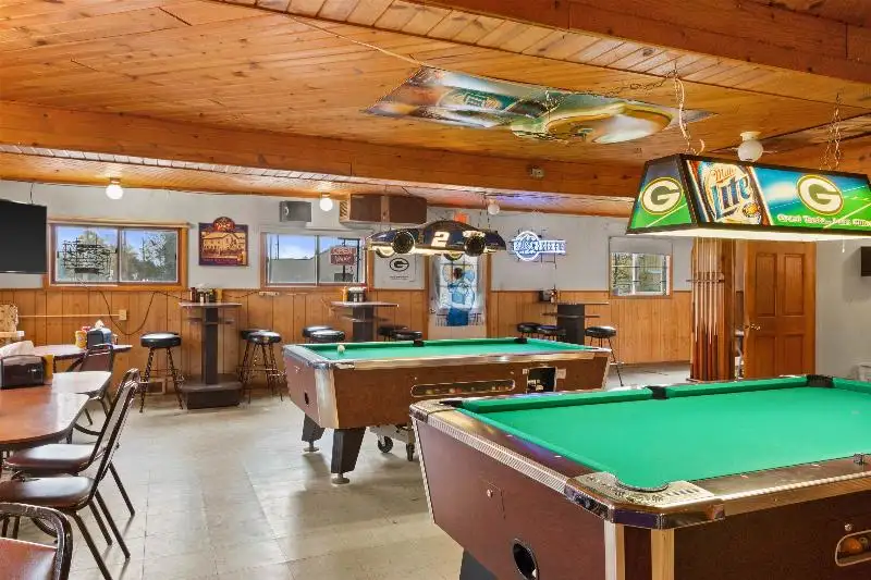 Established Bar and Restaurant with Living Quarters in Stevens Point Area