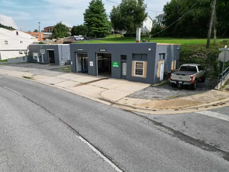 Turnkey Tire Business for Lease with Fully Equipped Office and Three Bays