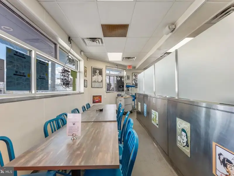 Turnkey Restaurant with Outdoor Dining and Apartment in Wildwood Crest Business District