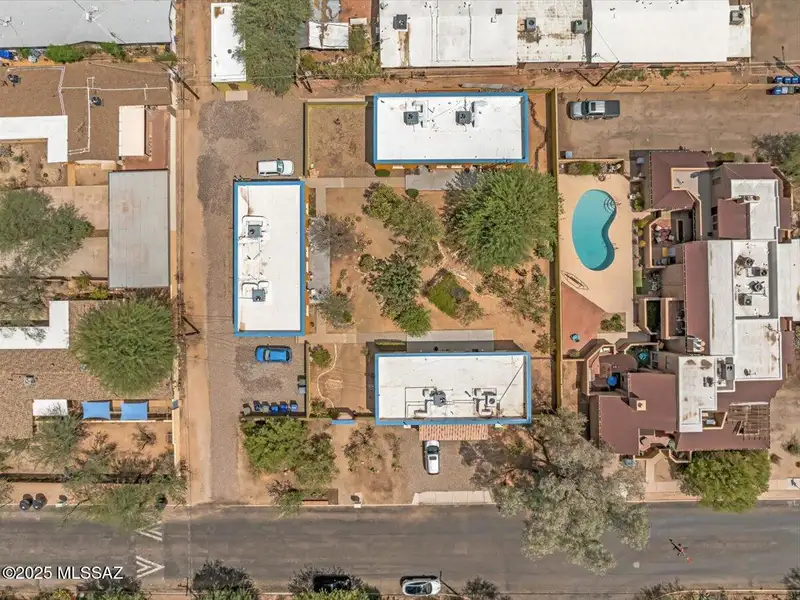 Fully Renovated Multi-family Property in Miramonte Neighborhood with 6 Apartments