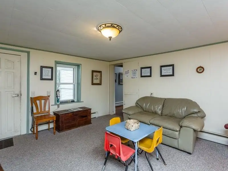 Victorian Office Space with Ada Compliance in Quaint Broadway, Ideal for Airbnb Potential