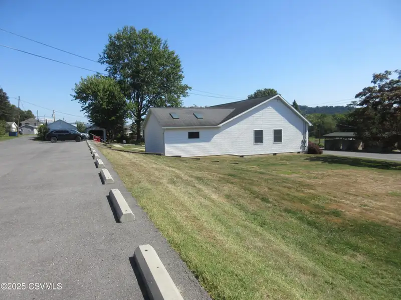 Commercial Property with 3,000+ Sf and Ample Parking in Northumberland