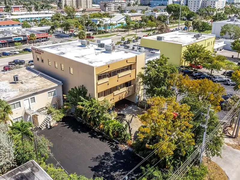 Fully Leased Medical Office in Prime Location with Ample Parking and Modern Amenities