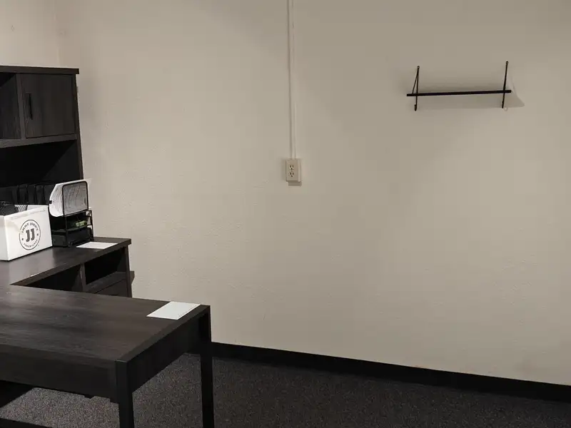Retail/office Unit in Coronado Plaza Shopping Center with Conference Room and High Visibility