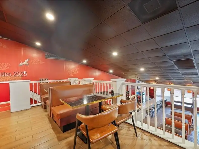 Mid-island Restaurant for Sale Near Palmetto Dunes with Outdoor Dining Area