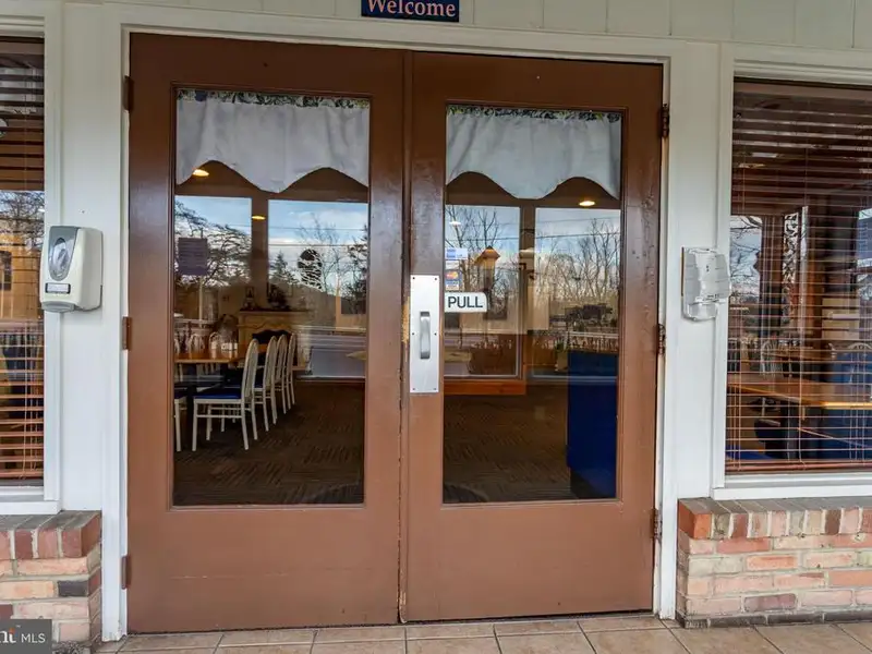 Established Restaurant with Commercial Kitchen and 120+ Seating in Hardy County